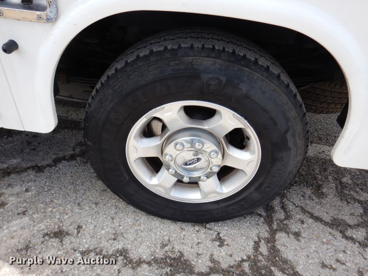 image for item DJ4443 2013 Ford F250 Super Duty  utility bed pickup truck