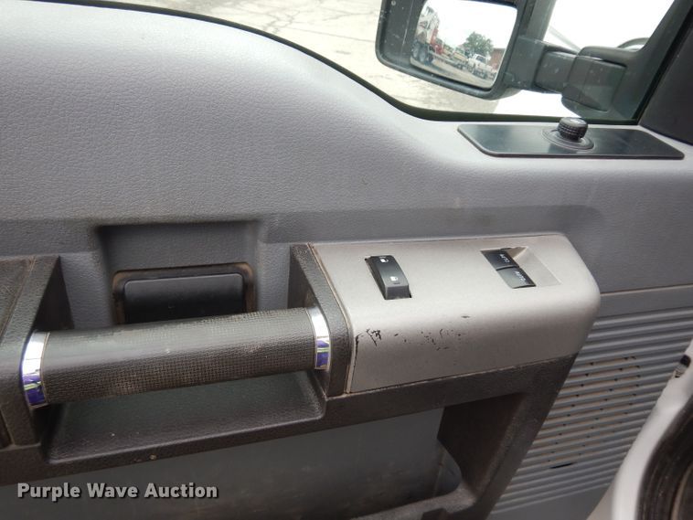 image for item DJ4453 2013 Ford F250 Super Duty  utility bed pickup truck