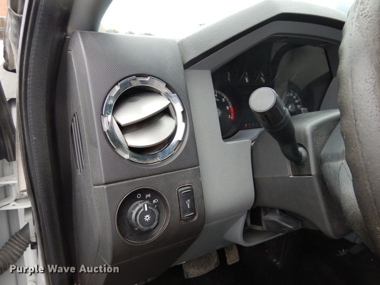 image for item DJ4453 2013 Ford F250 Super Duty  utility bed pickup truck