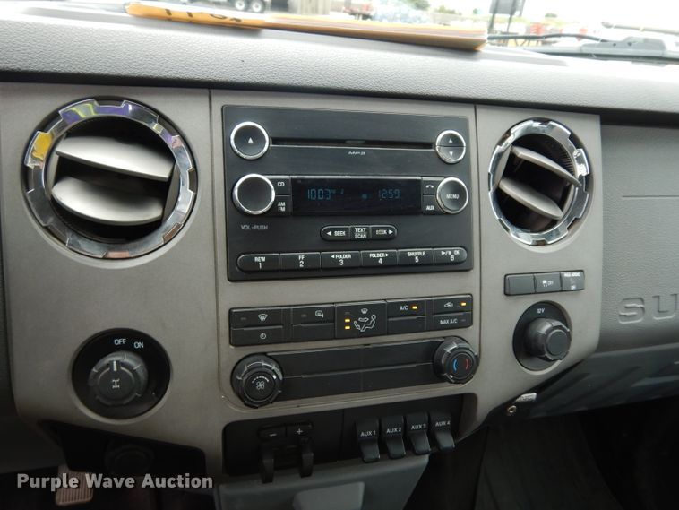 image for item DJ4453 2013 Ford F250 Super Duty  utility bed pickup truck