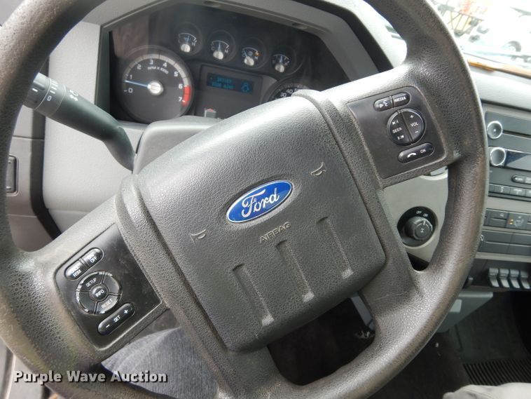 image for item DJ4453 2013 Ford F250 Super Duty  utility bed pickup truck