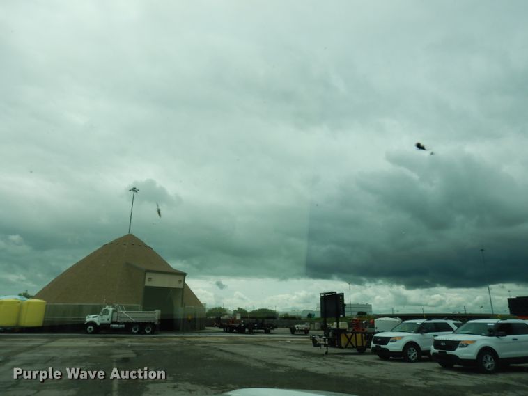 image for item DJ4453 2013 Ford F250 Super Duty  utility bed pickup truck