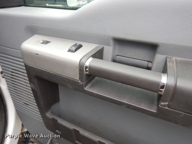 image for item DJ4453 2013 Ford F250 Super Duty  utility bed pickup truck