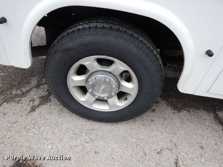 image for item DJ4453 2013 Ford F250 Super Duty  utility bed pickup truck