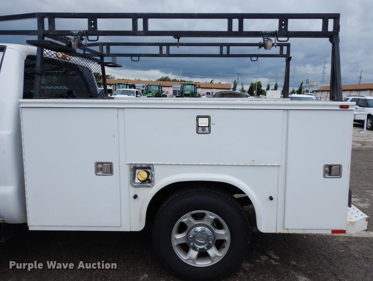 image for item DJ4453 2013 Ford F250 Super Duty  utility bed pickup truck