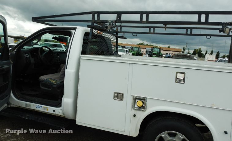 image for item DJ4453 2013 Ford F250 Super Duty  utility bed pickup truck