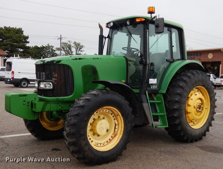 image for item DJ4466 John Deere 7220  MFWD tractor