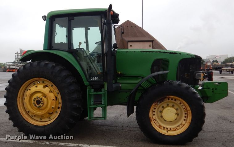 image for item DJ4466 John Deere 7220  MFWD tractor