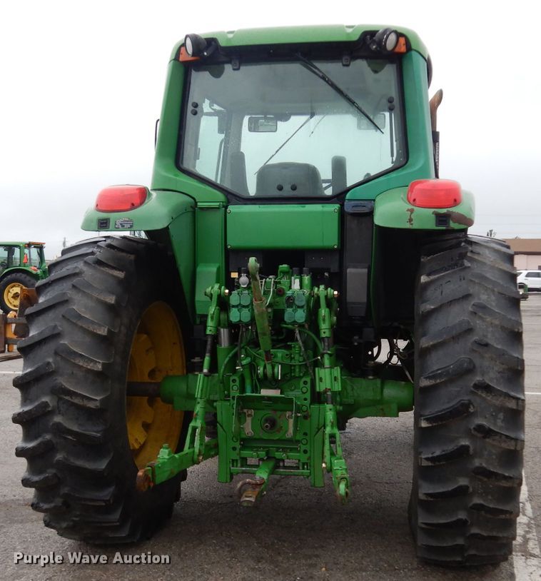 image for item DJ4466 John Deere 7220  MFWD tractor
