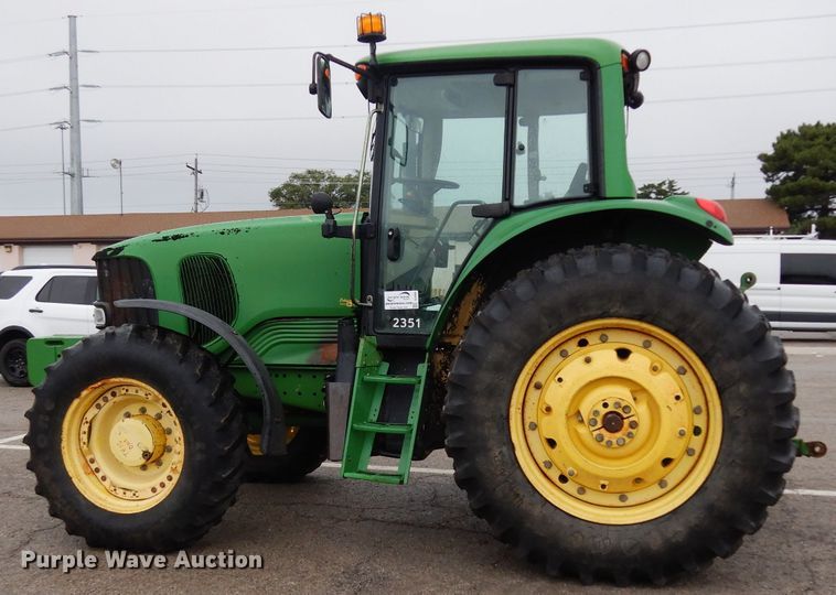 image for item DJ4466 John Deere 7220  MFWD tractor