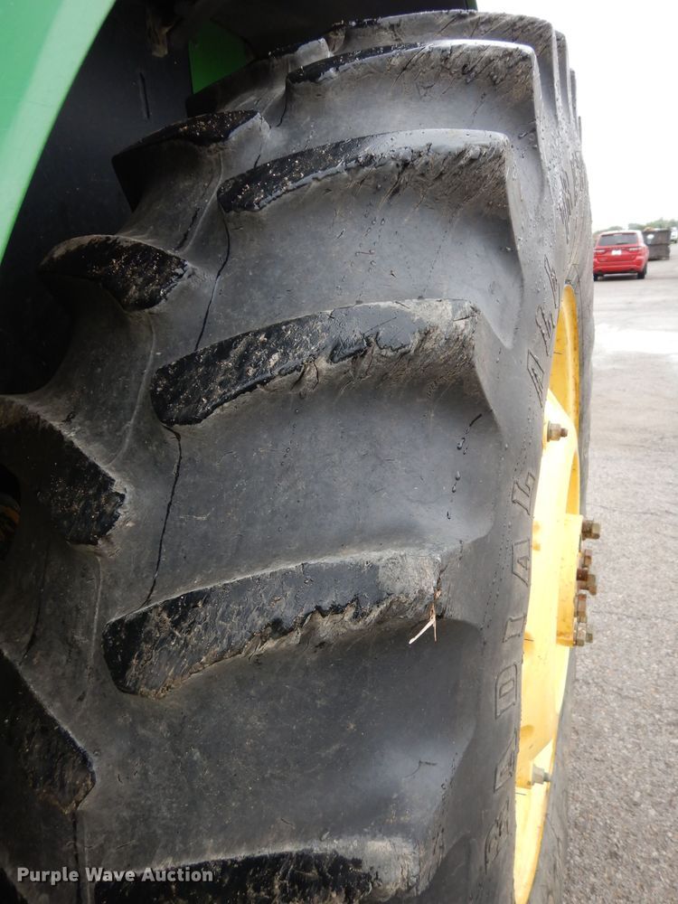 image for item DJ4466 John Deere 7220  MFWD tractor