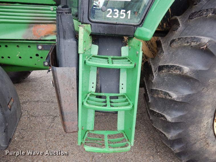 image for item DJ4466 John Deere 7220  MFWD tractor