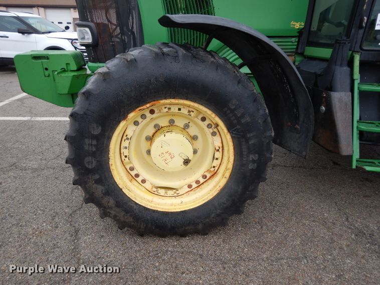 image for item DJ4466 John Deere 7220  MFWD tractor