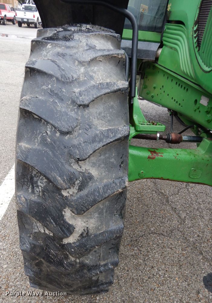 image for item DJ4466 John Deere 7220  MFWD tractor