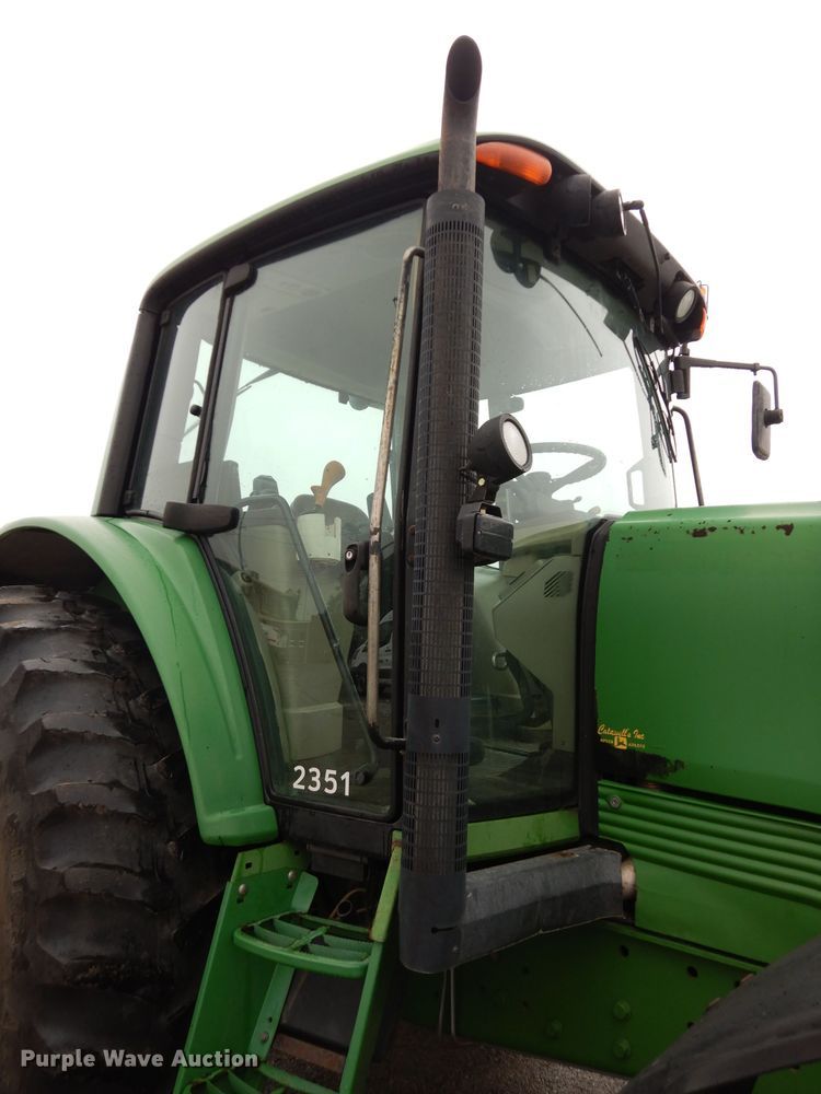 image for item DJ4466 John Deere 7220  MFWD tractor
