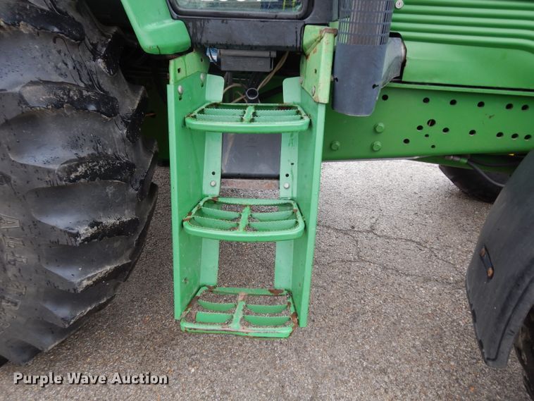 image for item DJ4466 John Deere 7220  MFWD tractor