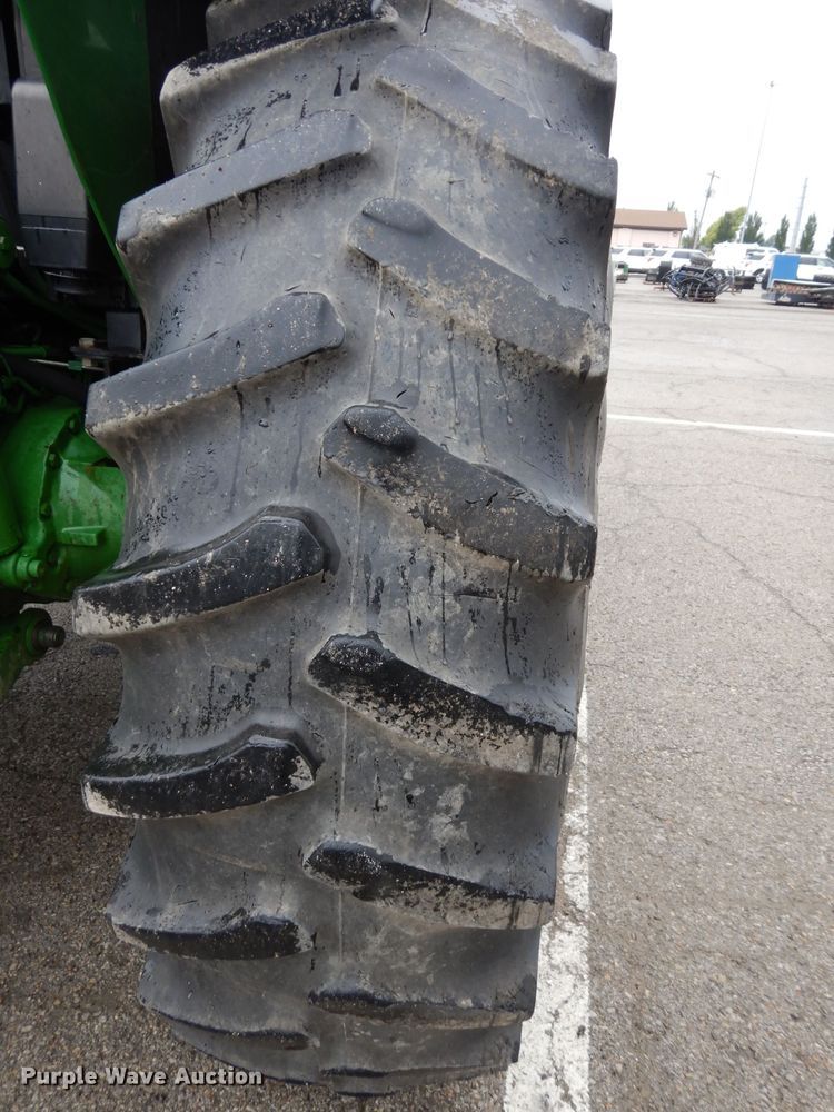 image for item DJ4466 John Deere 7220  MFWD tractor