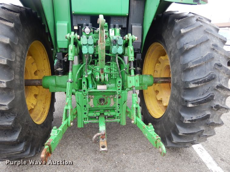 image for item DJ4466 John Deere 7220  MFWD tractor