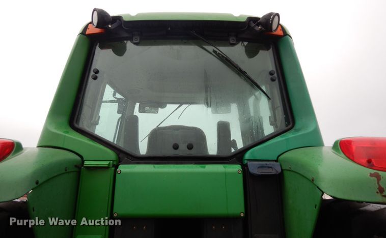 image for item DJ4466 John Deere 7220  MFWD tractor