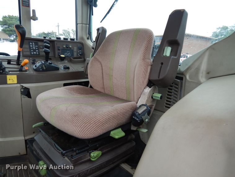 image for item DJ4466 John Deere 7220  MFWD tractor