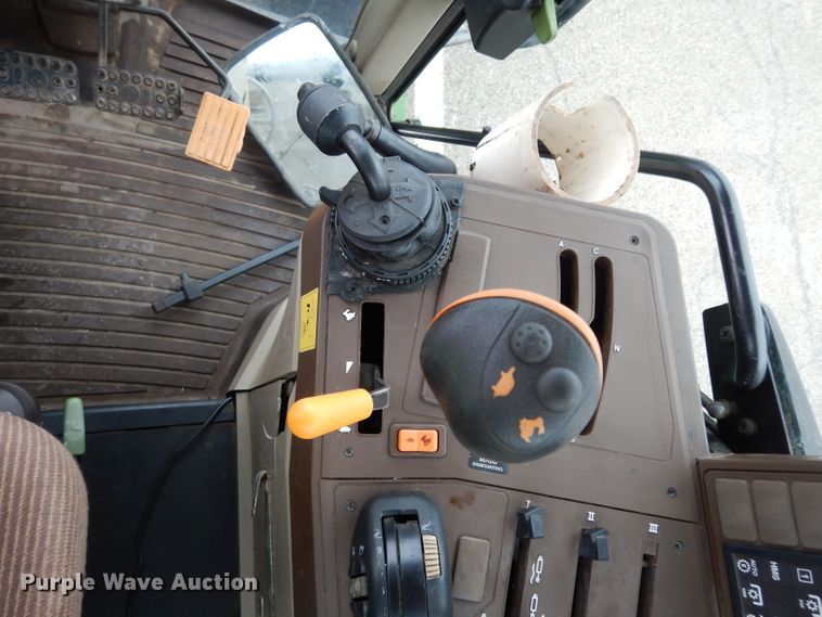 image for item DJ4466 John Deere 7220  MFWD tractor