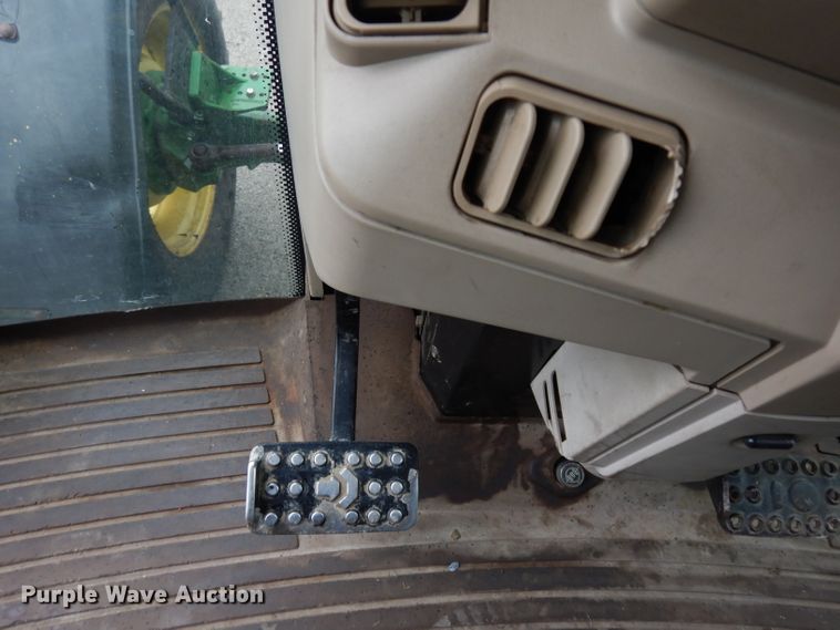 image for item DJ4466 John Deere 7220  MFWD tractor