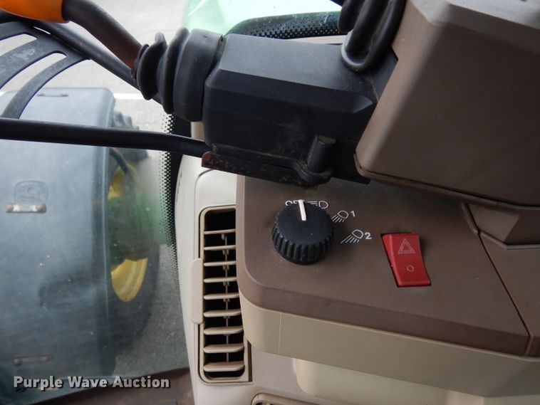 image for item DJ4466 John Deere 7220  MFWD tractor