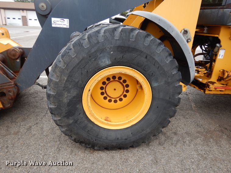 image for item DJ4467 2005 John Deere 624J  wheel loader