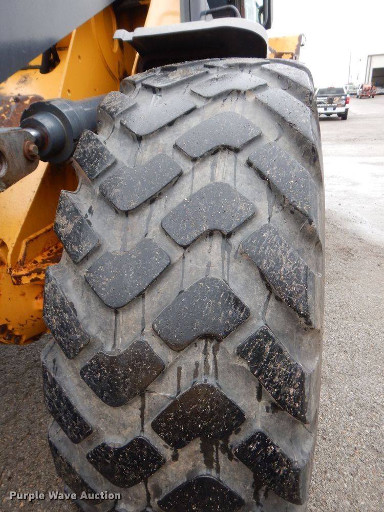 image for item DJ4467 2005 John Deere 624J  wheel loader