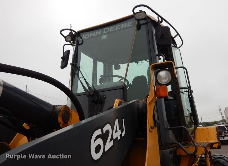 image for item DJ4467 2005 John Deere 624J  wheel loader
