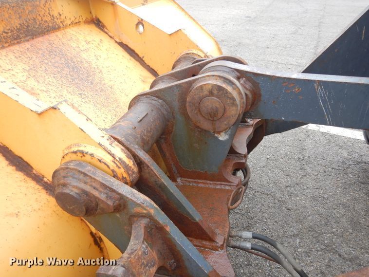 image for item DJ4467 2005 John Deere 624J  wheel loader