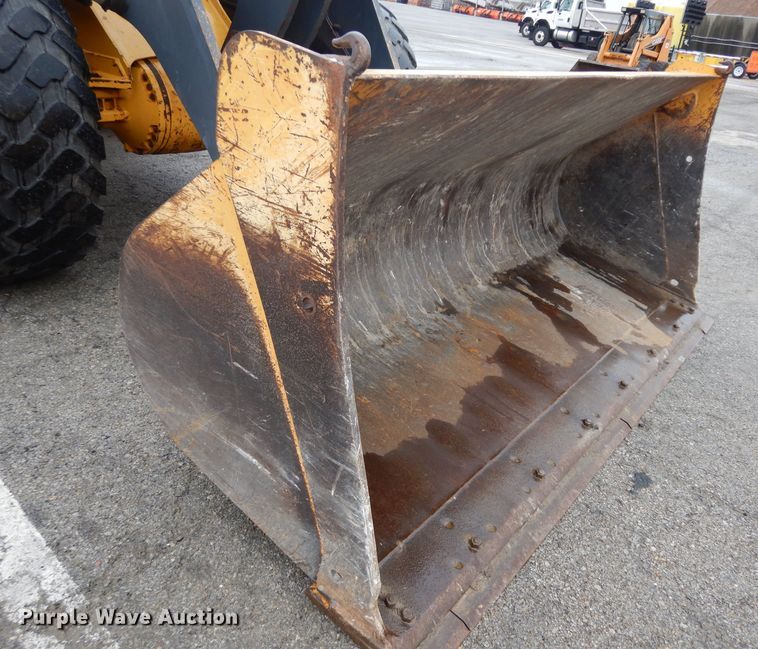 image for item DJ4467 2005 John Deere 624J  wheel loader