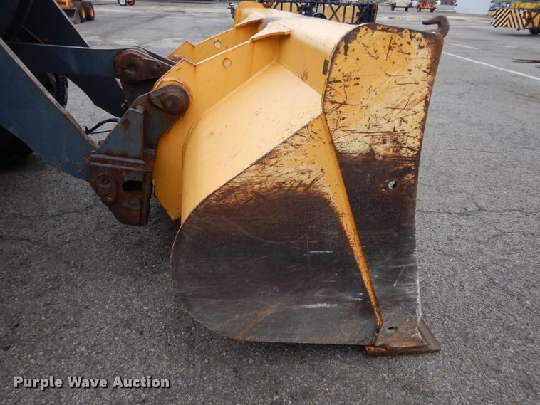 image for item DJ4467 2005 John Deere 624J  wheel loader