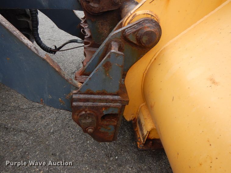 image for item DJ4467 2005 John Deere 624J  wheel loader