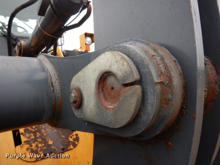 image for item DJ4467 2005 John Deere 624J  wheel loader