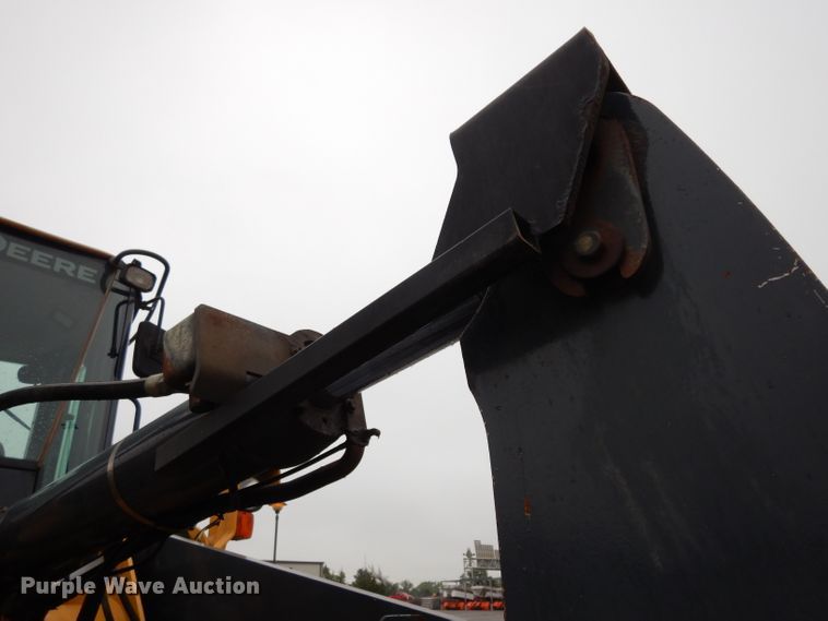 image for item DJ4467 2005 John Deere 624J  wheel loader