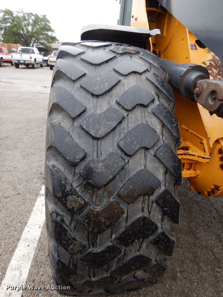 image for item DJ4467 2005 John Deere 624J  wheel loader