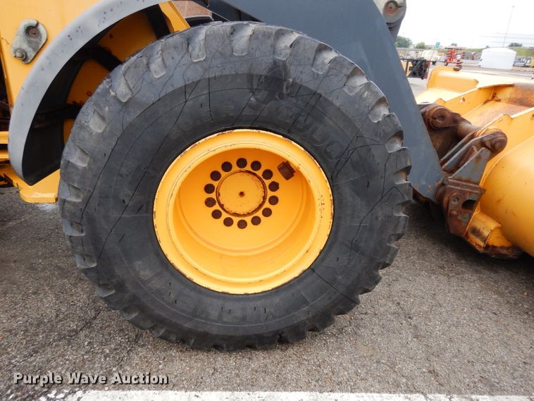 image for item DJ4467 2005 John Deere 624J  wheel loader