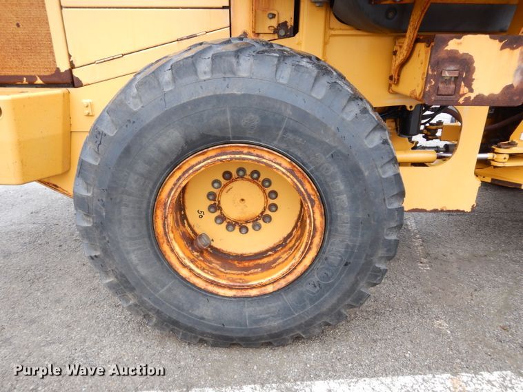 image for item DJ4467 2005 John Deere 624J  wheel loader