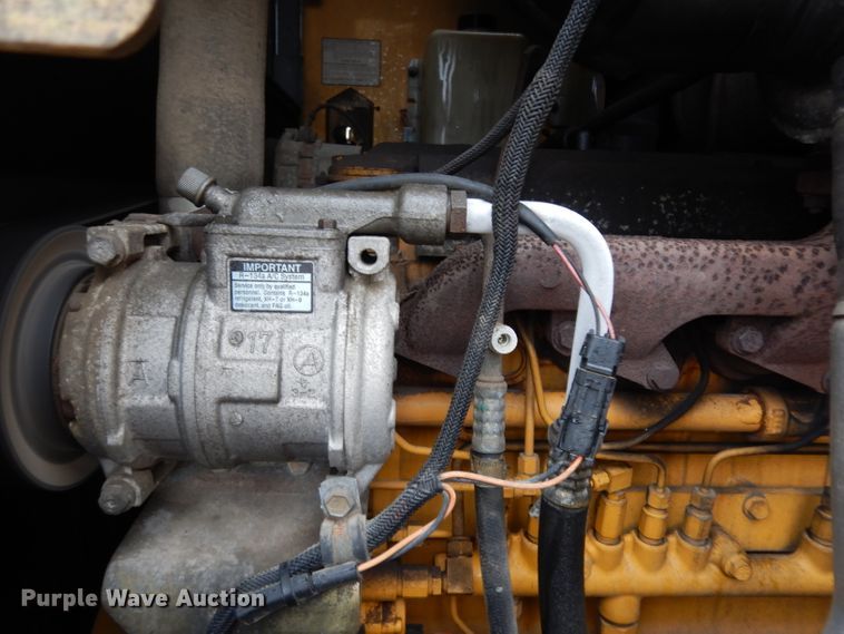 image for item DJ4467 2005 John Deere 624J  wheel loader