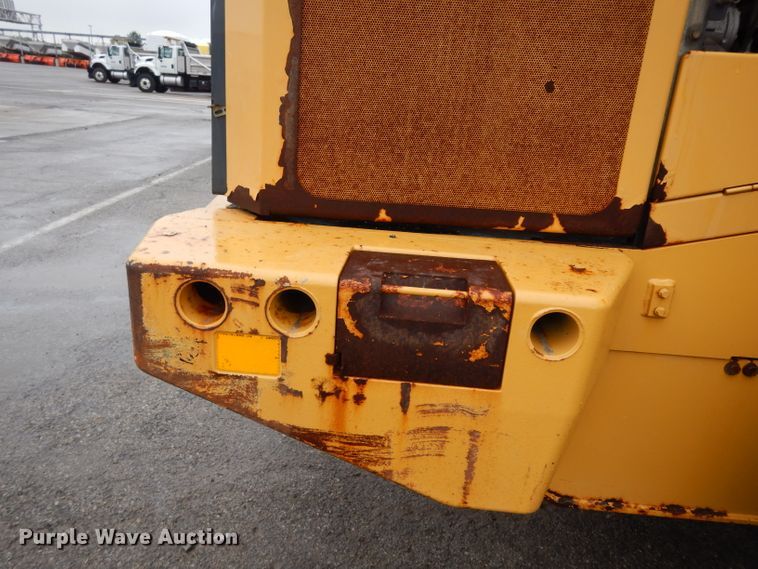 image for item DJ4467 2005 John Deere 624J  wheel loader