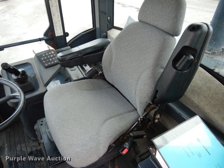 image for item DJ4467 2005 John Deere 624J  wheel loader