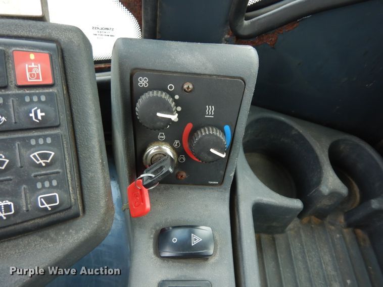 image for item DJ4467 2005 John Deere 624J  wheel loader