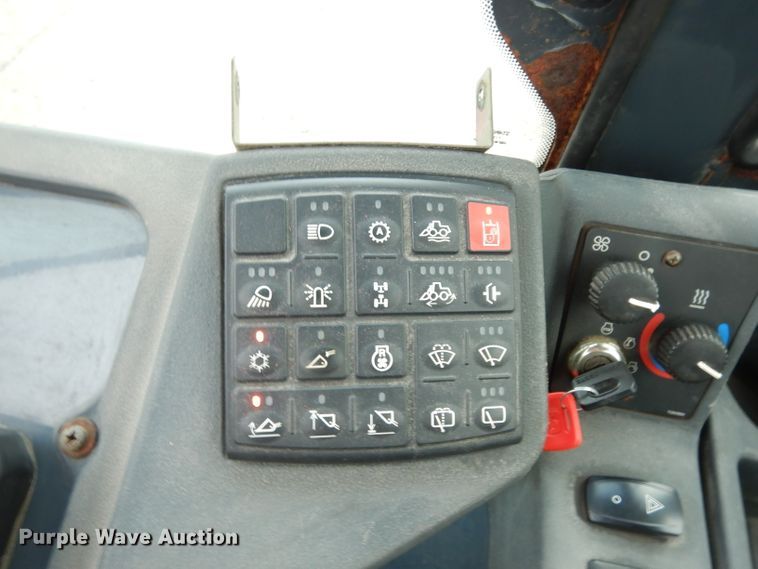 image for item DJ4467 2005 John Deere 624J  wheel loader