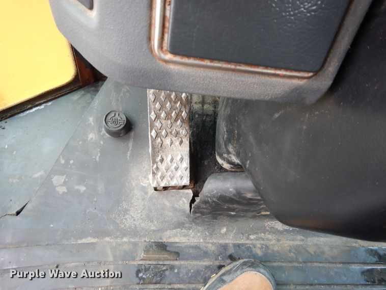 image for item DJ4467 2005 John Deere 624J  wheel loader