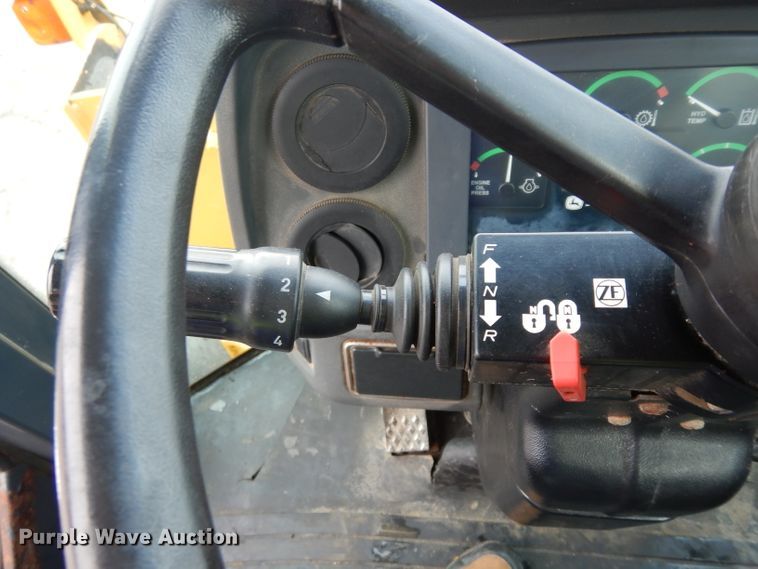 image for item DJ4467 2005 John Deere 624J  wheel loader