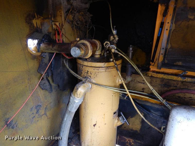 image for item DJ4472 1988 Leroy Dresser 185  air compressor