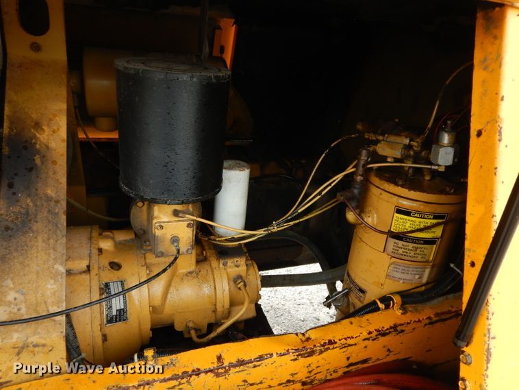 image for item DJ4472 1988 Leroy Dresser 185  air compressor