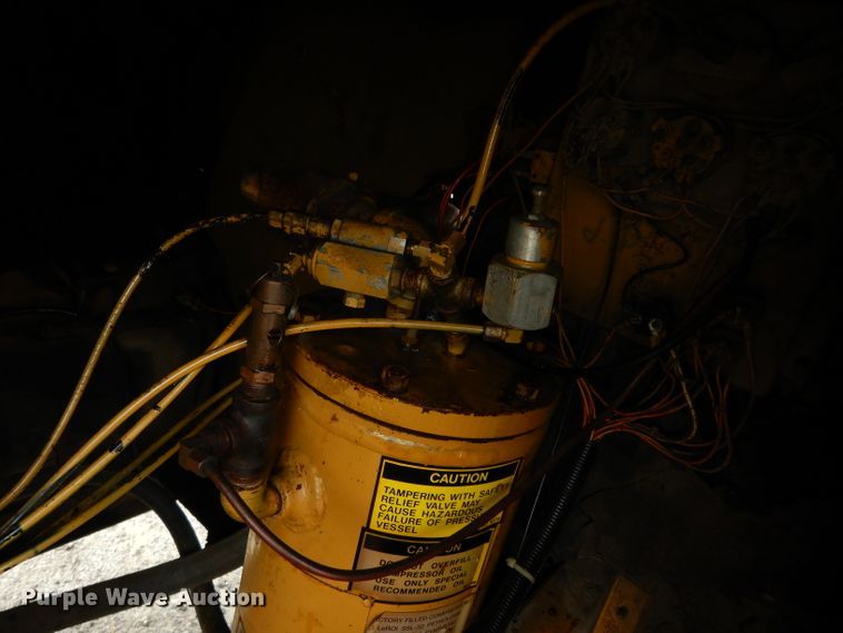 image for item DJ4472 1988 Leroy Dresser 185  air compressor