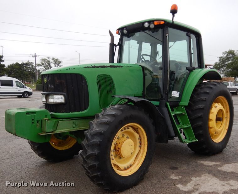 image for item DJ4482 2004 John Deere 7220  MFWD tractor